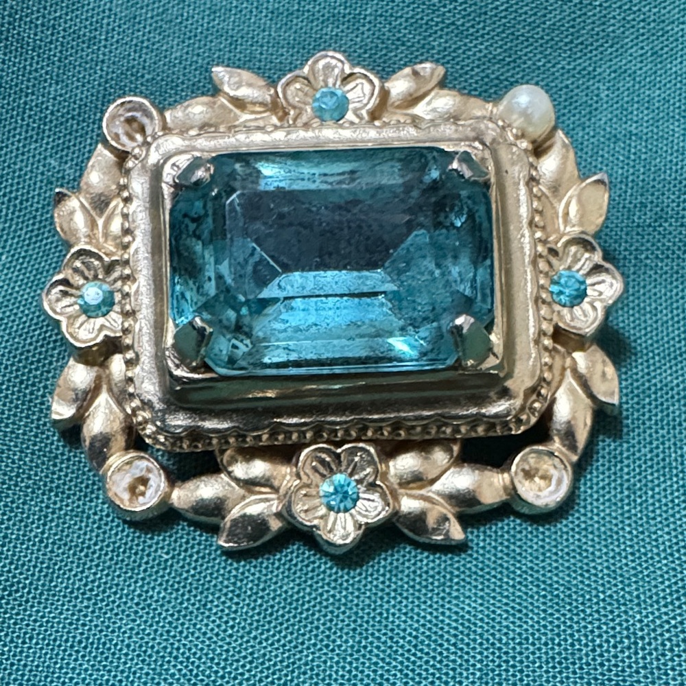 Vintage CORO Floral Faux Gold Frame Motif Brooch